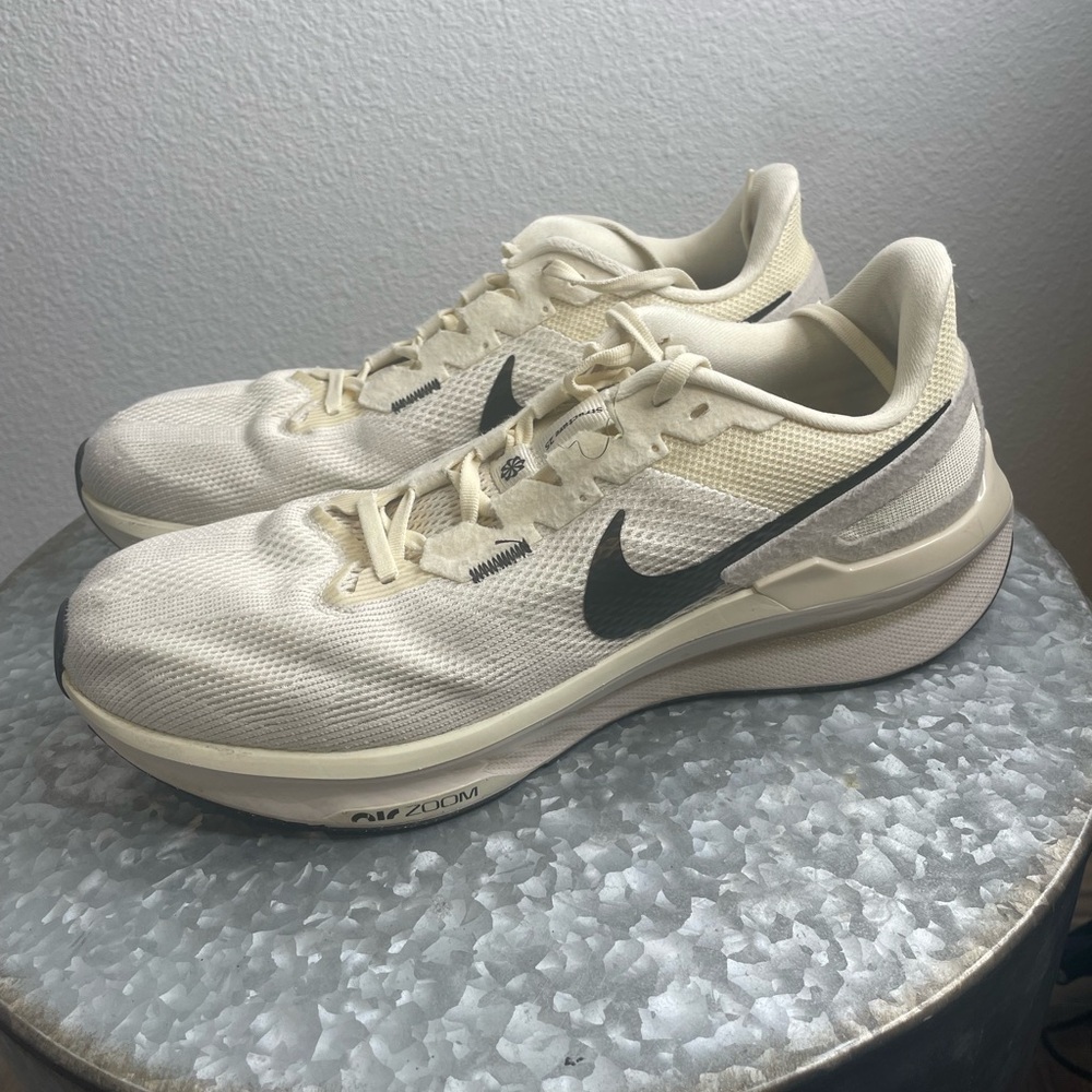 Nike Air Zoom Ivory and Black Running Sneakers 🏃‍♂️